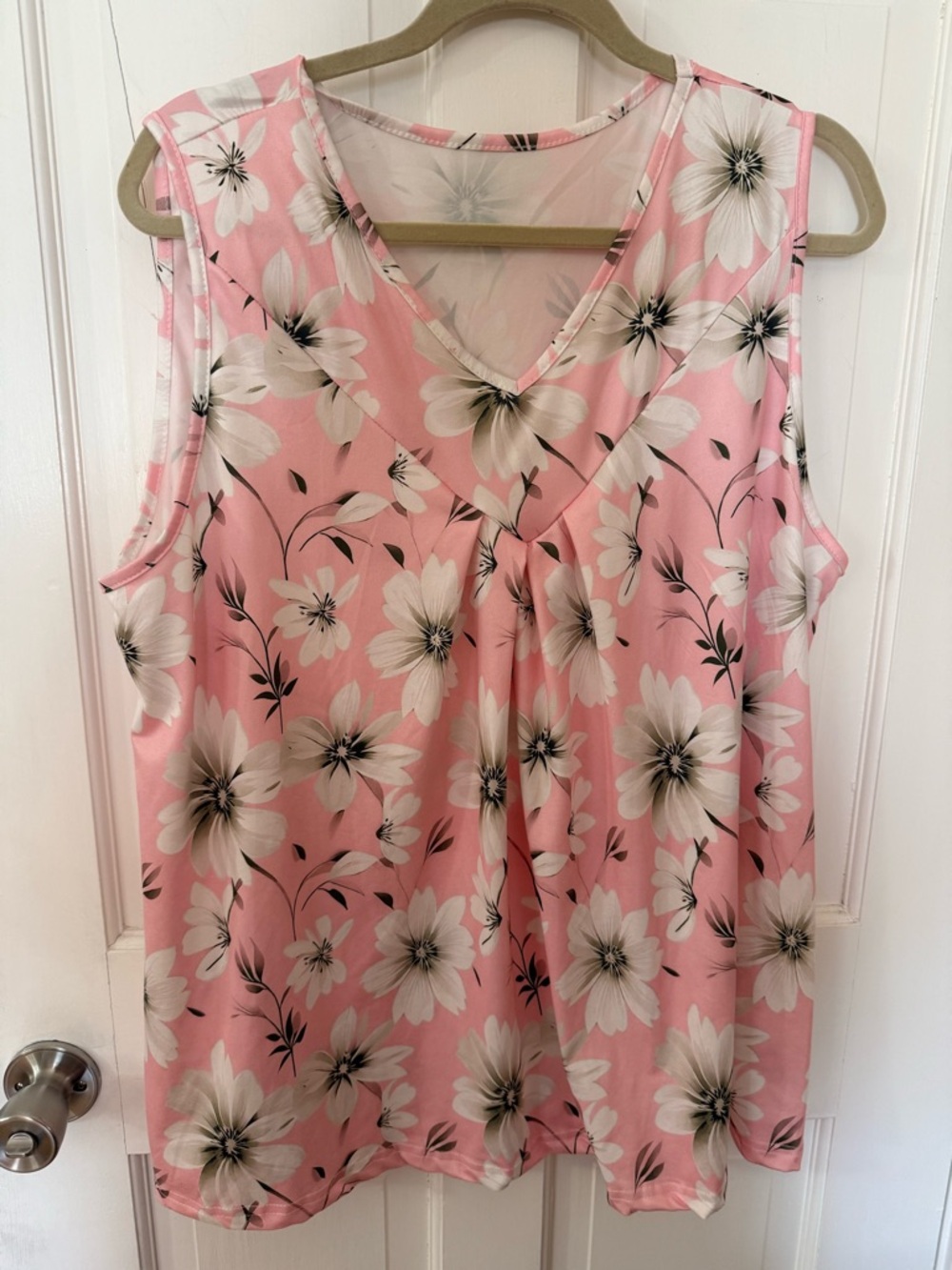 Pink Floral Sleeveless V-Neck Tank Top- size 2X – measures measures 27 x 23”